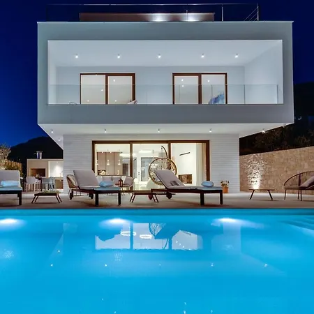 Villa New! Seaview Nocturno With 4 En-suite Bedrooms, Private 35smq Infinity Pool With Hydromassage Podstrana