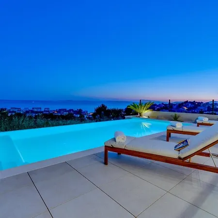 New! Seaview Nocturno With 4 En-suite Bedrooms, Private 35smq Infinity Pool With Hydromassage