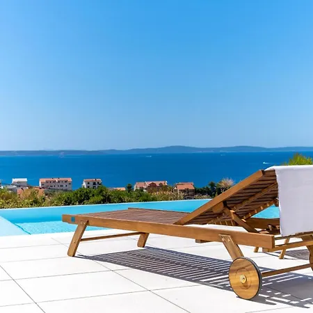 Villa New! Seaview Nocturno With 4 En-suite Bedrooms, Private 35smq Infinity Pool With Hydromassage Podstrana