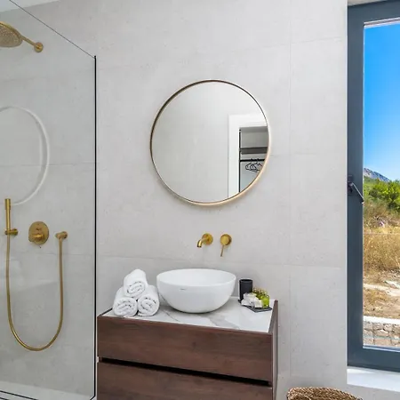 New! Seaview Nocturno With 4 En-suite Bedrooms, Private 35smq Infinity Pool With Hydromassage Villa Podstrana