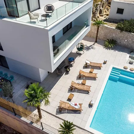 New! Seaview Nocturno With 4 En-suite Bedrooms, Private 35smq Infinity Pool With Hydromassage Podstrana