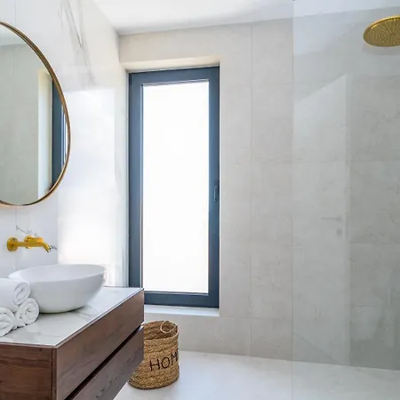 Villa New! Seaview Nocturno With 4 En-suite Bedrooms, Private 35smq Infinity Pool With Hydromassage Podstrana