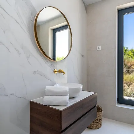 New! Seaview Nocturno With 4 En-suite Bedrooms, Private 35smq Infinity Pool With Hydromassage Villa Podstrana