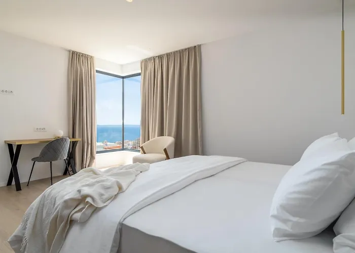 Seaview Nocturno With 4 En-suite Bedrooms, Private 35smq Infinity Pool With Hydromassage