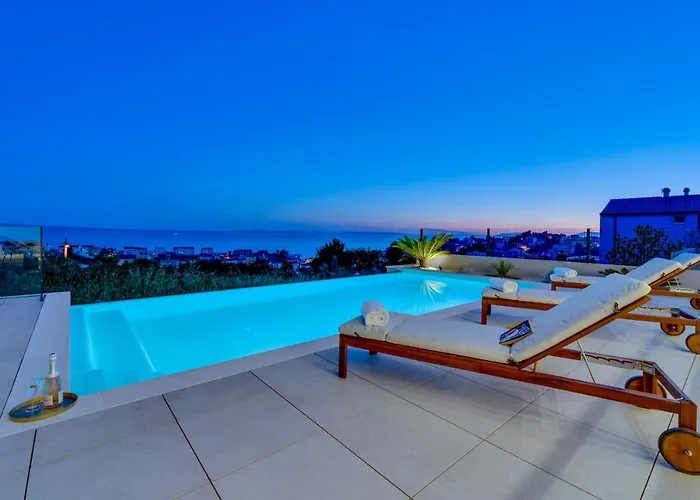 Seaview Nocturno With 4 En-suite Bedrooms, Private 35smq Infinity Pool With Hydromassage