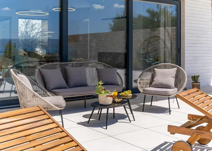 Seaview Nocturno With 4 En-suite Bedrooms, Private 35smq Infinity Pool With Hydromassage