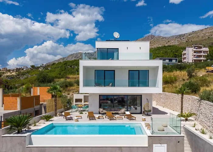 Seaview Nocturno With 4 En-suite Bedrooms, Private 35smq Infinity Pool With Hydromassage 别墅