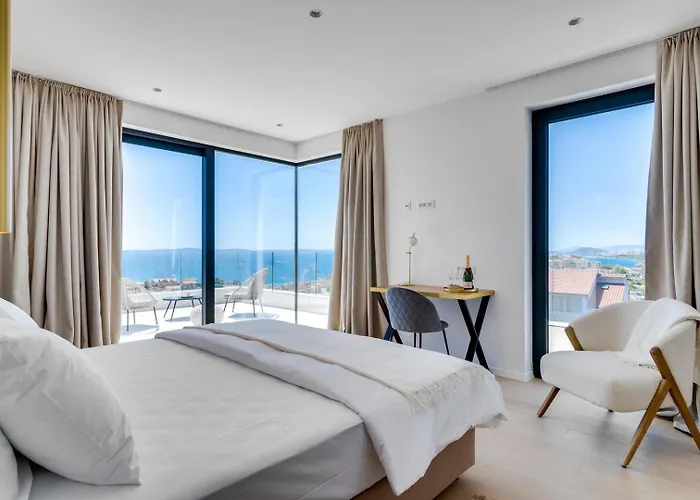 Seaview Nocturno With 4 En-suite Bedrooms, Private 35smq Infinity Pool With Hydromassage 别墅