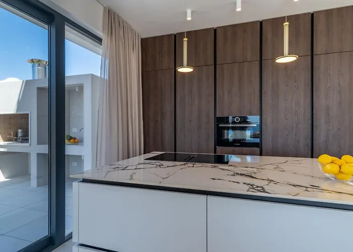 Seaview Nocturno With 4 En-suite Bedrooms, Private 35smq Infinity Pool With Hydromassage